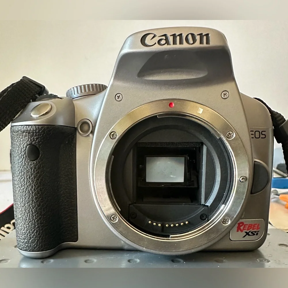 Canon EOS Rebel XSi DS126181 12.2 MP Digital SLR CMOS Camera w/ 18-55mm Lens